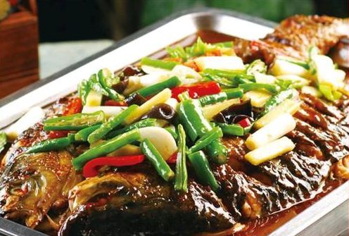 酸辣黃金烤魚(yú)菜品展示1