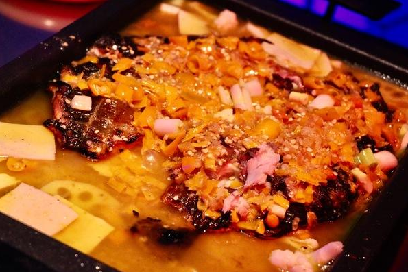 酸辣黃金烤魚(yú)菜品展示2